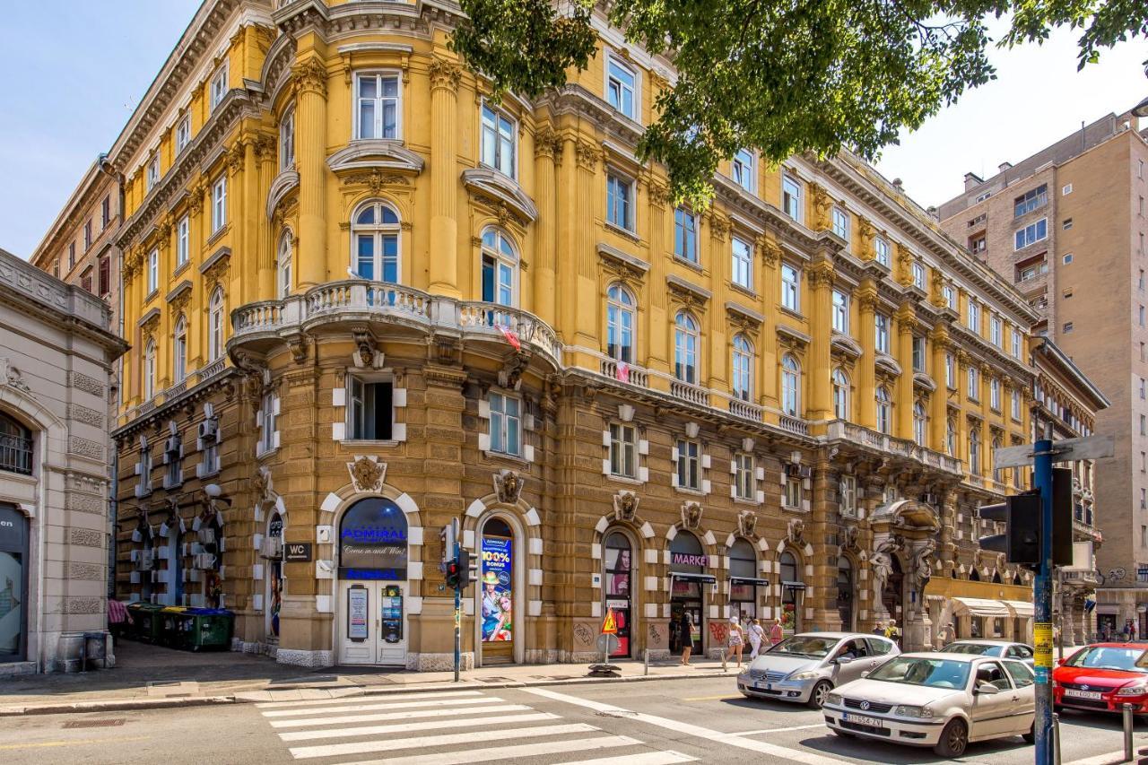 Luxury Number 1 Apartment *